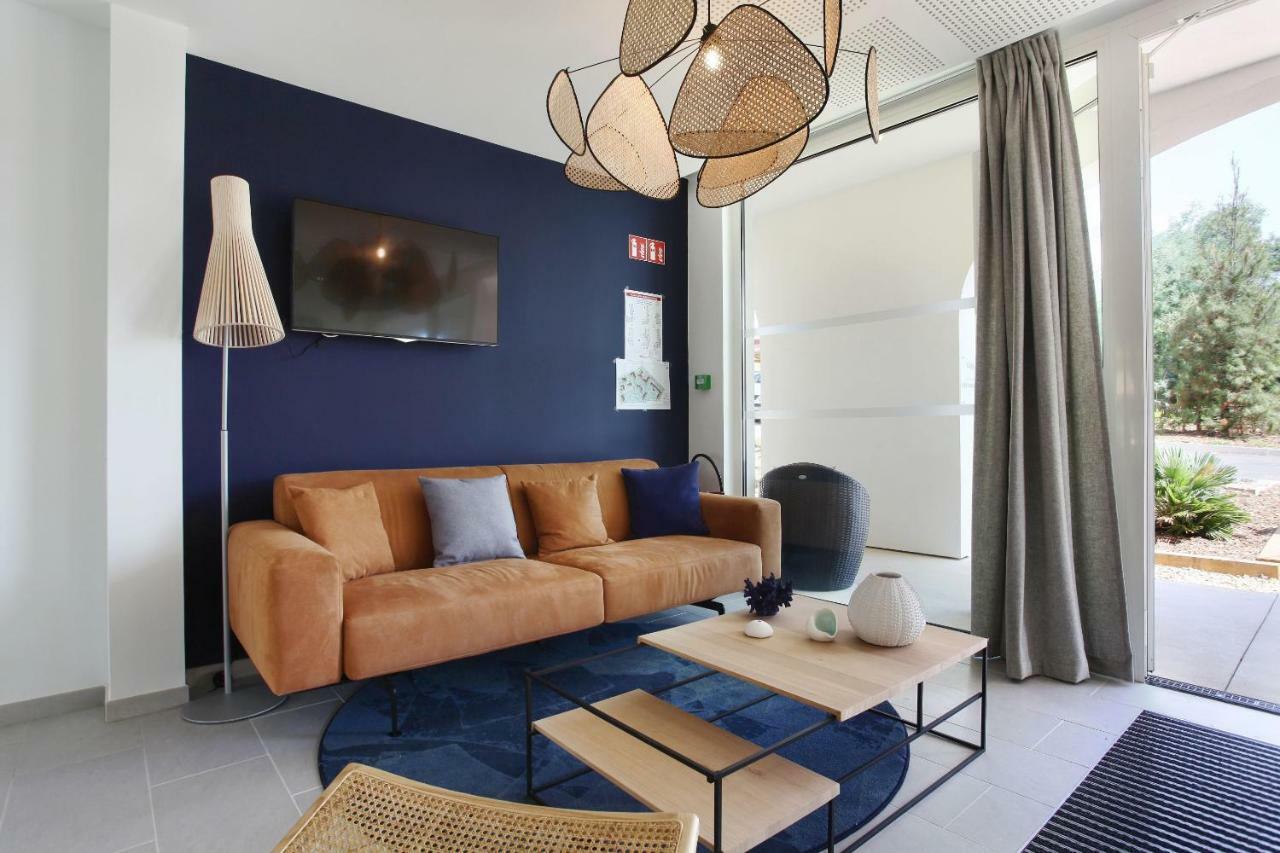 Residence Prestige Odalys Les Canissons Cavalaire-sur-Mer Bagian luar foto